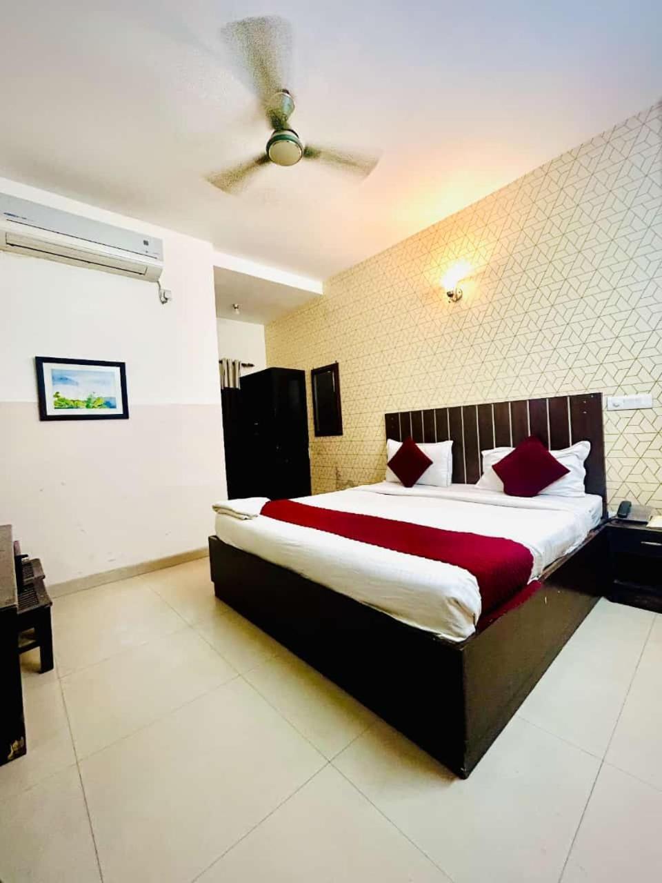 Hotel Airport City New Delhi Extérieur photo