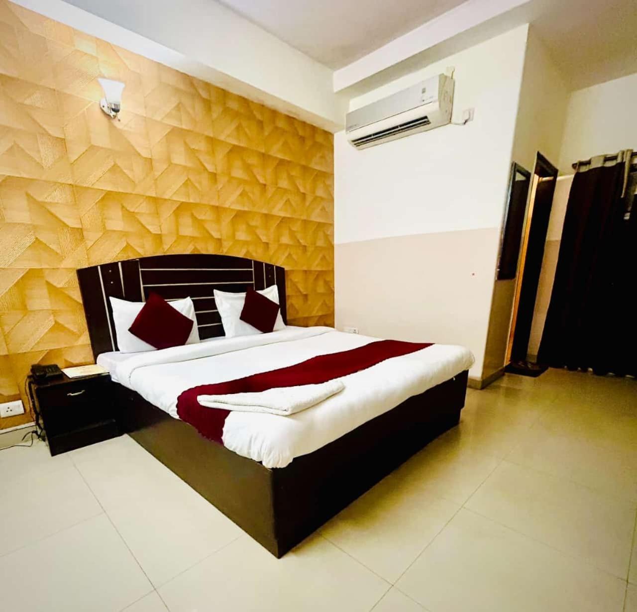 Hotel Airport City New Delhi Extérieur photo